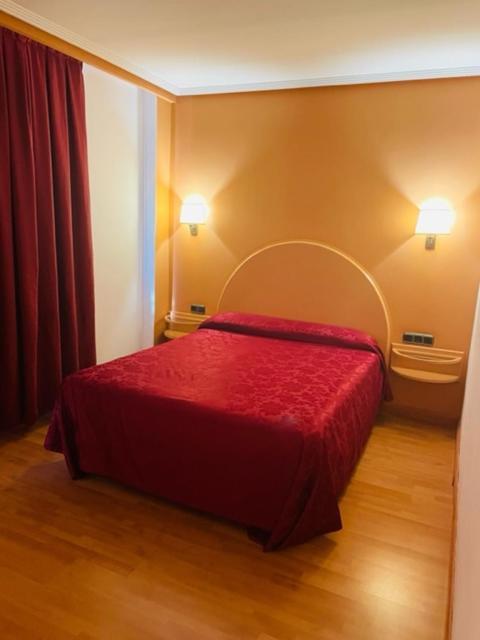 Hotel Villapaloma La Virgen del Camino Ngoại thất bức ảnh